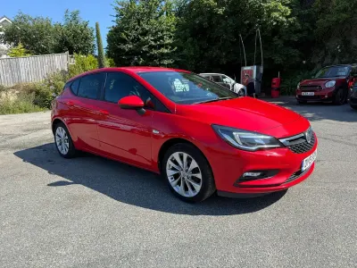 Used Vauxhall Astra Design Edition 105 HP (77 kW) 2019 Red Hatchback