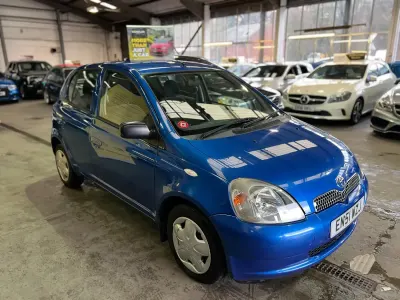 Używany Toyota Yaris 68 KM (50 kW) 2002 Niebieski Hatchback
