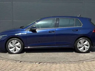 Begagnad VW Golf VII Style 2021 Blå Halvkombi
