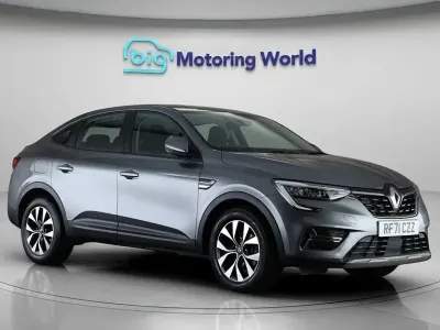 Usado Renault Arkana Iconic 145 CV (106 kW) 2022 Gris SUV