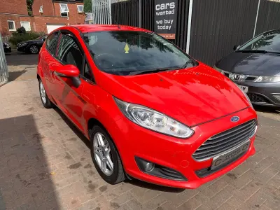 Used Ford Fiesta Zetec 82 HP (60 kW) 2014 Red Hatchback