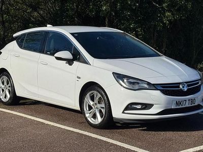 Used Vauxhall Astra SRi 150 HP (110 kW) 2017 White Hatchback