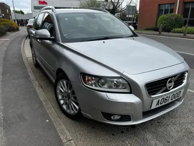 Usado Volvo V50 SE Lux 2011 Prateado Carrinha