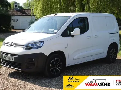 Used Citroën Berlingo Start 100 HP (73 kW) 2020 White MPV