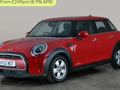 Begagnad Mini Cooper Classic 136 HK (100 kW) 2022 Röd Halvkombi