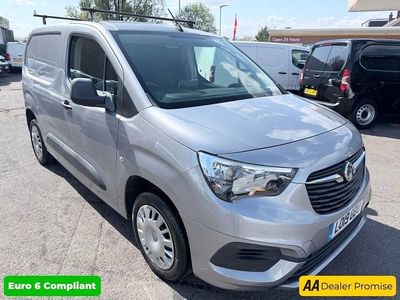 Używany Vauxhall Combo Sportive 100 KM (73 kW) 2019 Szary Minivan