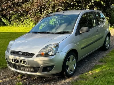 Used Ford Fiesta Zetec 80 HP (58 kW) 2007 Silver Hatchback