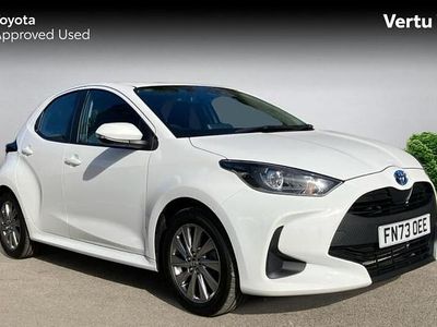 Used Toyota Yaris Hybrid 116 HP (85 kW) 2023 White Hatchback