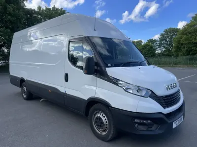 Begagnad Iveco Daily 140 HK (102 kW) 2021 Vit