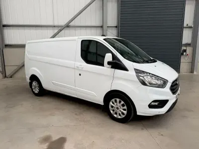 Used Ford Transit Custom Limited 170 HP (125 kW) 2020 White Van