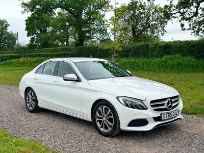 Używany Mercedes C220 170 KM (125 kW) 2015 Biały Sedan/Limuzyna