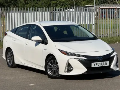 Used Toyota Prius Business Edition 122 HP (89 kW) 2021 White Hatchback