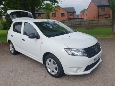 Gebraucht Dacia Sandero Ambiance 75 PS (55 kW) 2015 Weiß Kleinwagen