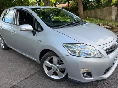 Used Toyota Auris Hybrid