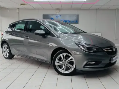 Usado Vauxhall Astra SRi 110 HP (80 kW) 2017 Cinzento Citadino