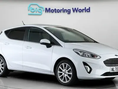Begagnad Ford Fiesta Titanium 125 HK (91 kW) 2020 Vit Halvkombi
