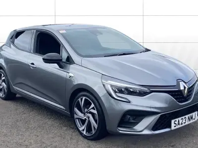 Usado Renault Clio V RS Line 90 CV (66 kW) 2023 Gris Utilitario