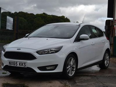 Begagnad Ford Focus Zetec 2015 Vit Halvkombi