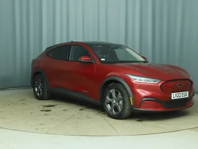 Begagnad Ford Mustang Extended Range 294 HK (216 kW) 2022 Röd Halvkombi