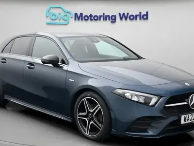 Begagnad Mercedes A180 Executive 136 HK (100 kW) 2022 Blå Halvkombi