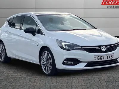 Used Vauxhall Astra Edition 145 HP (106 kW) 2021 White Hatchback