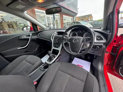 Used Vauxhall Astra SRi 2012 Power red Hatchback