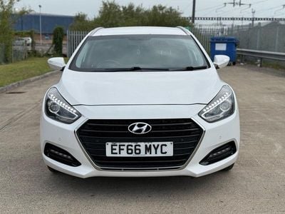 White Used 2016 Hyundai i40 SE Estate | £4,295 (Fair price)