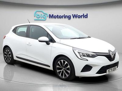 Used Renault Clio V Iconic 90 HP (66 kW) 2021 White Hatchback