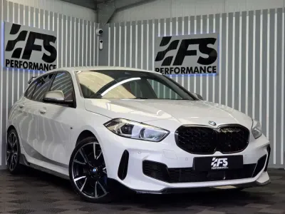Begagnad BMW M135 Comfort Edition 306 HK (225 kW) 2021 Vit Halvkombi