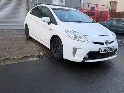 Used Toyota Prius T3 2015 White Hatchback