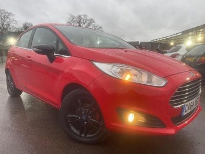 Used Ford Fiesta Zetec 82 HP (60 kW) 2015 Red Hatchback