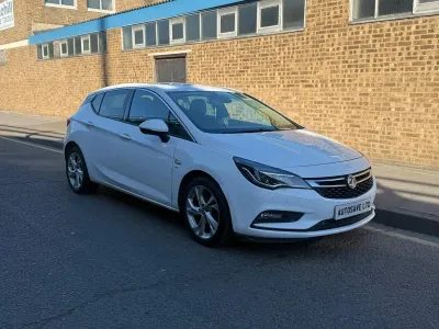 Second-hand Vauxhall Astra SRi 2018 Alb Hatchback