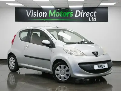 Begagnad Peugeot 107 Urban Move 68 HK (50 kW) 2007 Silver Halvkombi