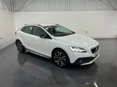 Usado Volvo V40 Pro 152 CV (111 kW) 2018 Blanco Utilitario