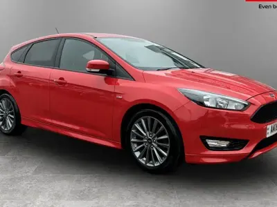 Used Ford Focus ST-Line 140 HP (102 kW) 2017 Red Hatchback