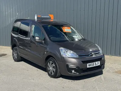 Used Citroën Berlingo Feel 100 HP (73 kW) 2018 Grey MPV