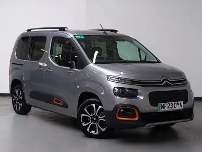 Usado Citroën Berlingo XTR 100 kW (136 HP) 2023 Cinzento Monovolume