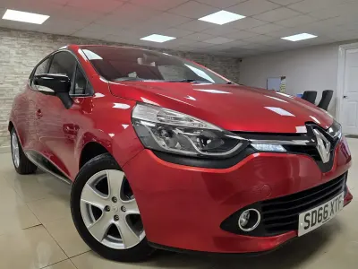 Used Renault Clio Dynamique 75 HP (55 kW) 2016 Red Hatchback