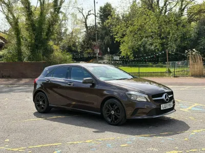 Begagnad Mercedes A180 2017 Brun Halvkombi