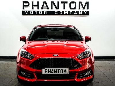 Used Ford Focus ST 250 HP (183 kW) 2016 Red Hatchback
