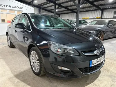 Used Vauxhall Astra Excite 100 HP (73 kW) 2014 Black Hatchback