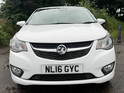 Used Vauxhall Viva 75 HP (55 kW) 2016 White Hatchback