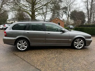 Usado Jaguar X-type SE 231 HP (169 kW) 2006 Cinzento Carrinha