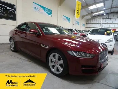 Używany Jaguar XE Portfolio 180 KM (132 kW) 2016 Czerwony Sedan/Limuzyna