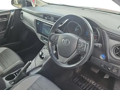 Used Toyota Auris Hybrid