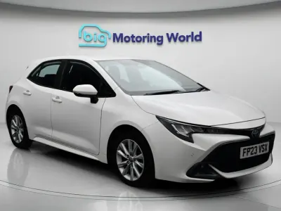 Used Toyota Corolla 140 HP (102 kW) 2023 White Hatchback