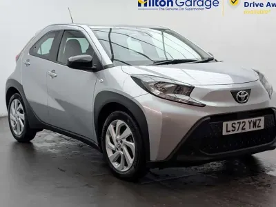Używany Toyota Aygo X X-pure 72 KM (52 kW) 2022 Srebrny SUV