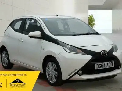 Used Toyota Aygo x-press 2014 White Hatchback