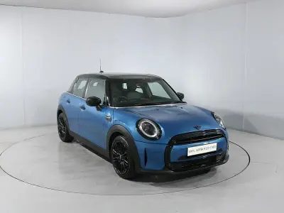 Begagnad Mini Cooper Exclusive 136 HK (100 kW) 2022 Blå Halvkombi