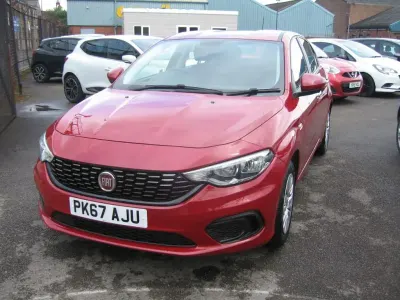 Used Fiat Tipo Easy 120 HP (88 kW) 2017 Red Hatchback